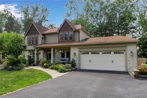 34 Greencastle Ln, Amherst, NY 14221