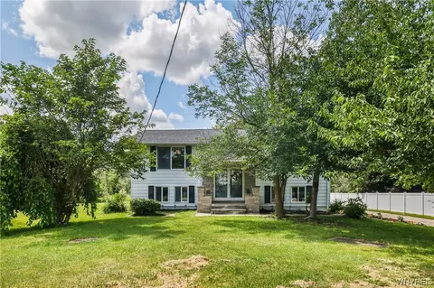 6448 Ward Rd, Wheatfield, NY 14132