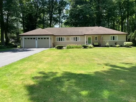 185 Hillside Dr, Orchard Park, NY 14127