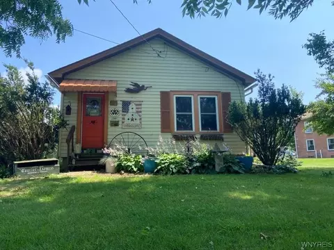 993 Church Rd, Evans, NY 14006
