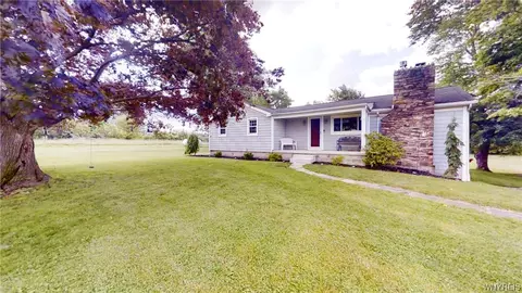 4490 Van Dusen Rd, Cambria, NY 14094