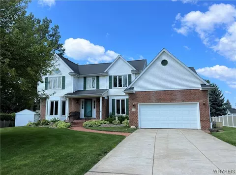 5656 Prince William Ct, East Amherst, NY 14051