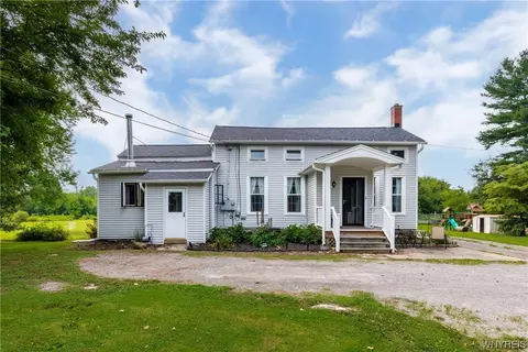 9258 Mountain Rd, Royalton, NY 14067