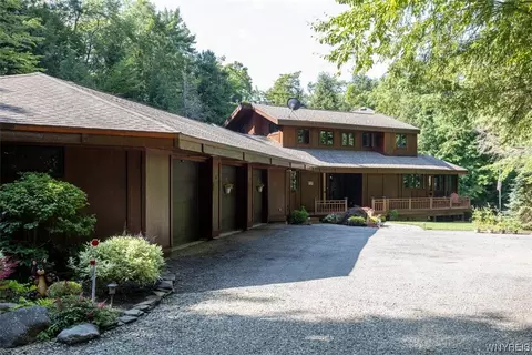 9681 Heath Rd, Colden, NY 14033