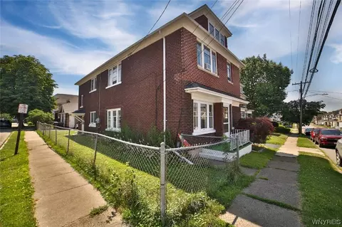 56 Franklin St, Lackawanna, NY 14218