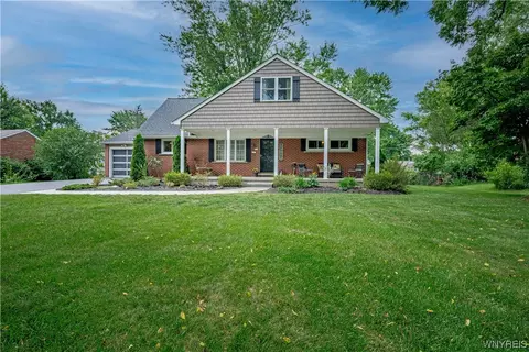 410 Kenwood Dr, Lewiston, NY 14092