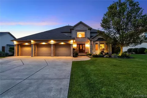8914 Connemara Ln, Clarence Center, NY 14032