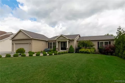 10940 Howe Rd, Clarence, NY 14031