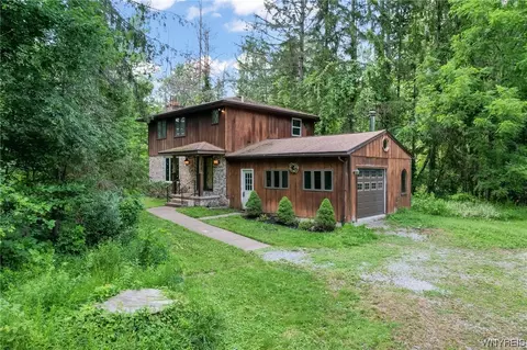 11246 Rapids Rd, Newstead, NY 14001