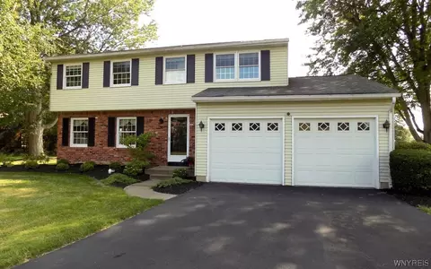 50 Bittersweet Ln, Orchard Park, NY 14127
