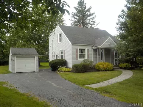 5068 Bay View Rd, Hamburg, NY 14075
