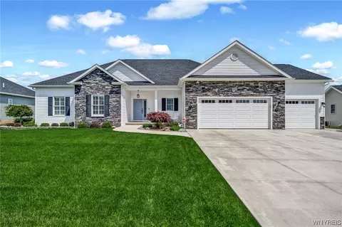3315 Colleen Ter, Wheatfield, NY 14132