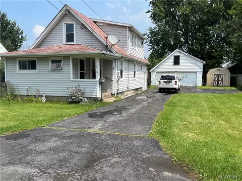 3011 Panama St, Niagara, NY 14305