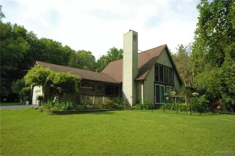 8580 Seven Springs Rd, Batavia, NY 14020