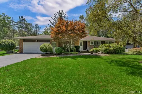 100 Woodside Dr, Elma, NY 14059