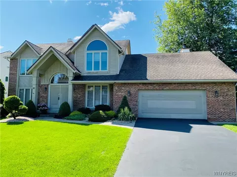 61 Forestbrook Ct, Getzville, NY 14068