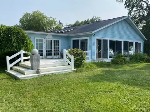 3049 Weeks Cir, Porter, NY 14174