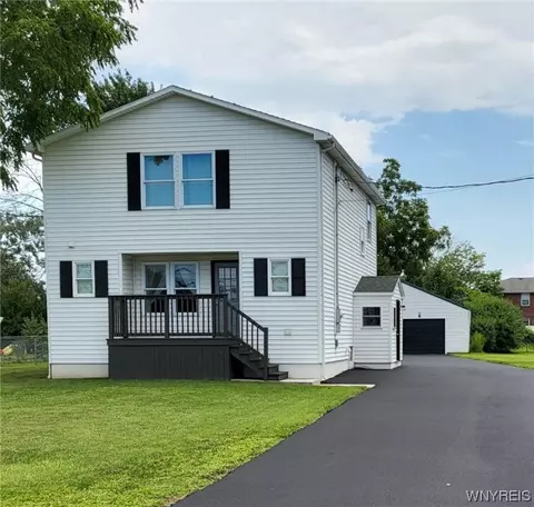 1010 Saunders Settlement Rd, Niagara Falls, NY 14305