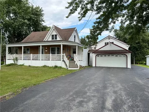 4951 Keck Rd, Lockport, NY 14094