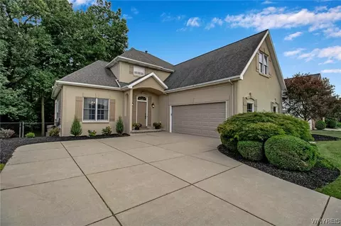 31 Covent Garden Ln, Amherst, NY 14221