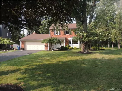 224 Bramblewood Ln, East Amherst, NY 14051