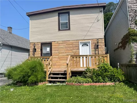 205 72nd St, Niagara Falls, NY 14304