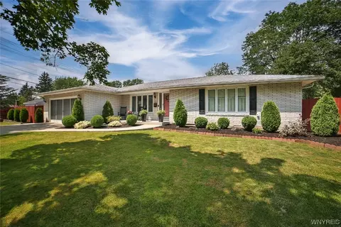 206 Countryside Ln, Amherst, NY 14221