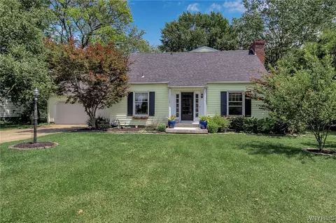 7156 Combs Dr, Hamburg, NY 14075