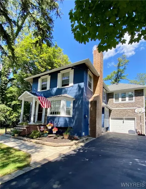 18 Pfohl Ter, Amherst, NY 14221