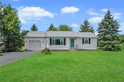 5982 Walmore Rd, Sanborn, NY 14132