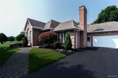 418 Garden Dr, Batavia, NY 14020