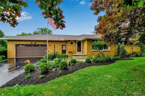 1305 E Laray Dr, Alden, NY 14004