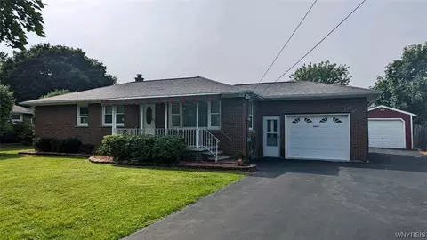 1055 James Dr, Lewiston, NY 14092