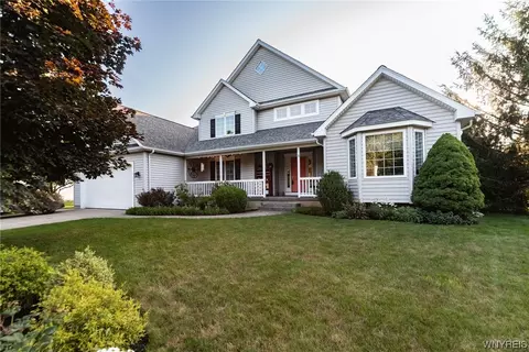 3 Stoneridge Ln, Newstead, NY 14001
