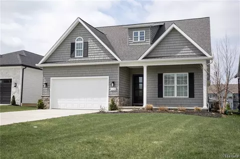 5404 Alderbrook Ln, Clarence, NY 14031