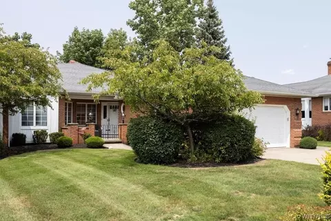 19 Hampton Hill Dr #19, Amherst, NY 14221