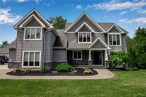 4386 Mckinley Pkwy, Hamburg, NY 14075