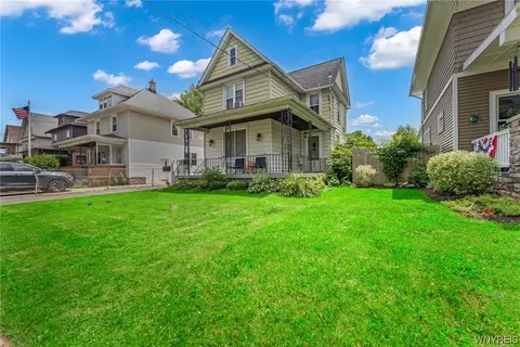 77 Pleasant Ave, Lancaster, NY 14086