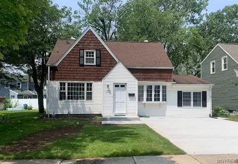 100 Lamont Dr, Amherst, NY 14226