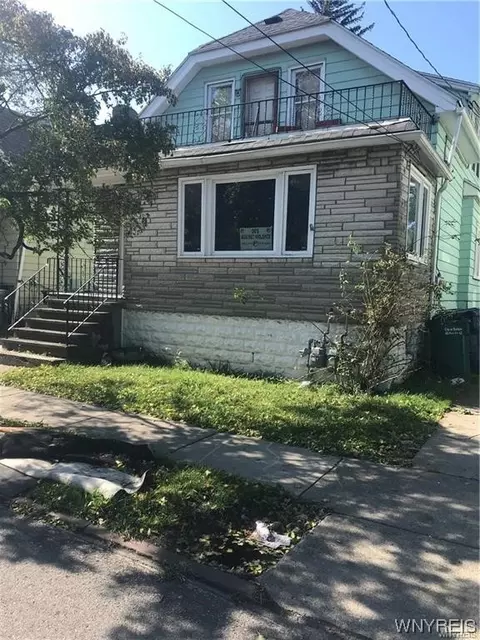 32 Hagen St, Buffalo, NY 14211