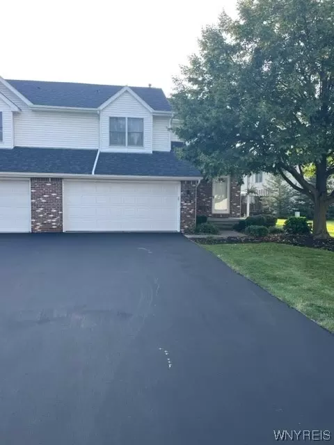 5431 Village Station Cir, Buffalo, NY 14221