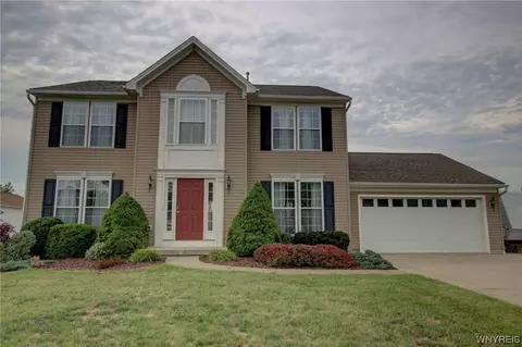 6505 Harvest Rdg, Lockport, NY 14094