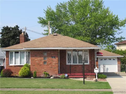 93 Shamokin Dr, Lackawanna, NY 14218
