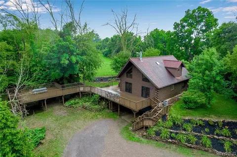 8460 Slayton Settlement Rd, Royalton, NY 14067