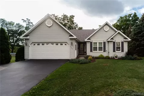 104 Wolcott St, Le Roy, NY 14482