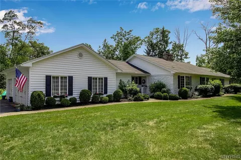 5415 Armor Duells Rd, Orchard Park, NY 14127