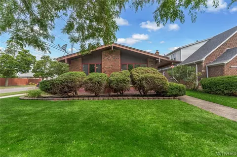 2702 Forest Ave, Niagara Falls, NY 14301