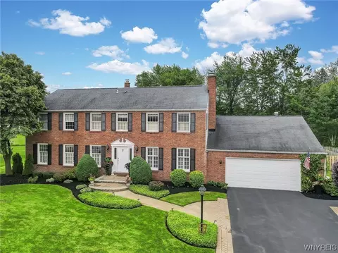 73 Barberry Ln, Amherst, NY 14221