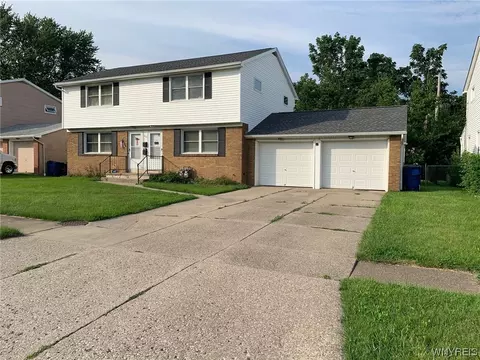 170 Garden Pkwy, Amherst, NY 14221