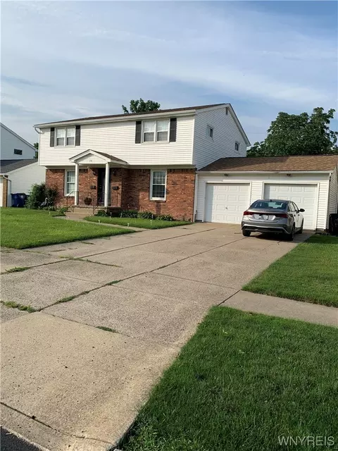 176 Garden Pkwy, Amherst, NY 14221